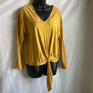 ASTR The Label Mustard Color Long Sleeves V-Neck Blouse Size Medium